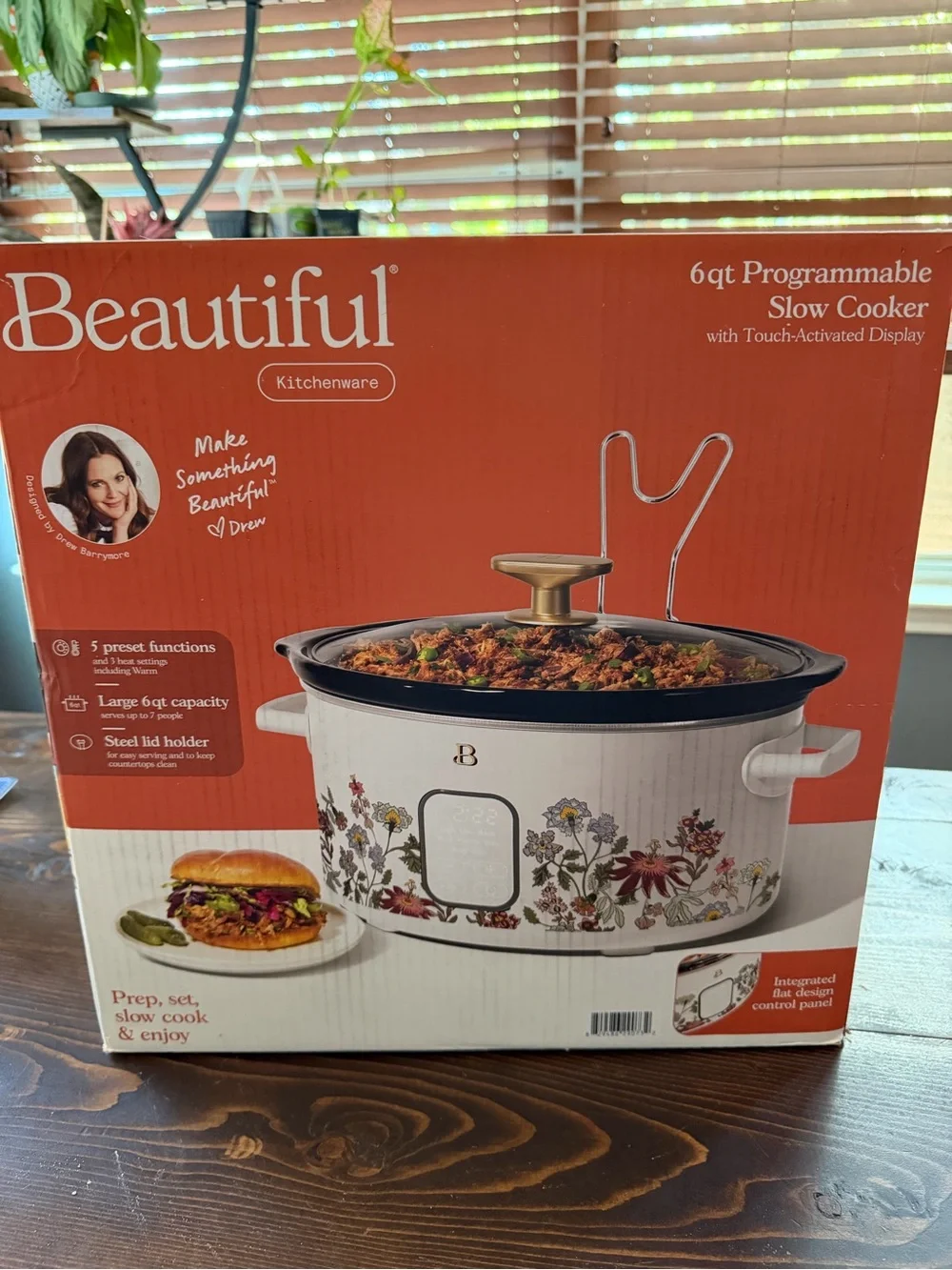 Beautiful 6qt Programmable Slow Cooker in White with Floral Design